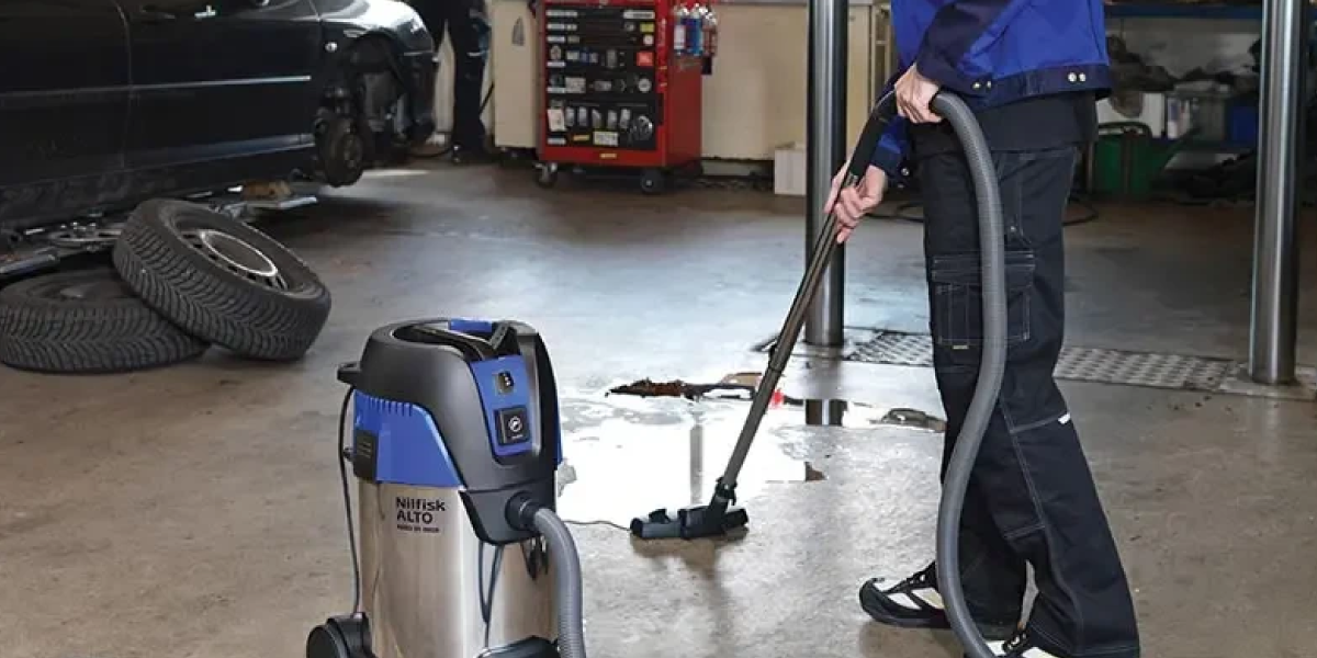 Use a Wet Dry Vacuum Use a Wet/Dry Vacuum